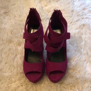 BARELY WORN MAGENTA DOLCE VITA JADE WEDGE